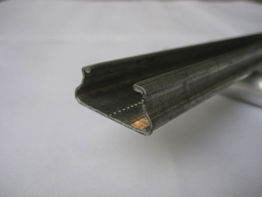 6000mm โปรไฟล์เหล็กชุบสังกะสีสำหรับความปลอดภัยสุทธิพลาสติก 0.7mm หนา