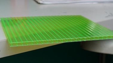 ฉนวนกันความร้อนน้ำหนักเบา multiwall แผ่นโพลีคาร์บอเนตกลวงสำหรับ Skylight